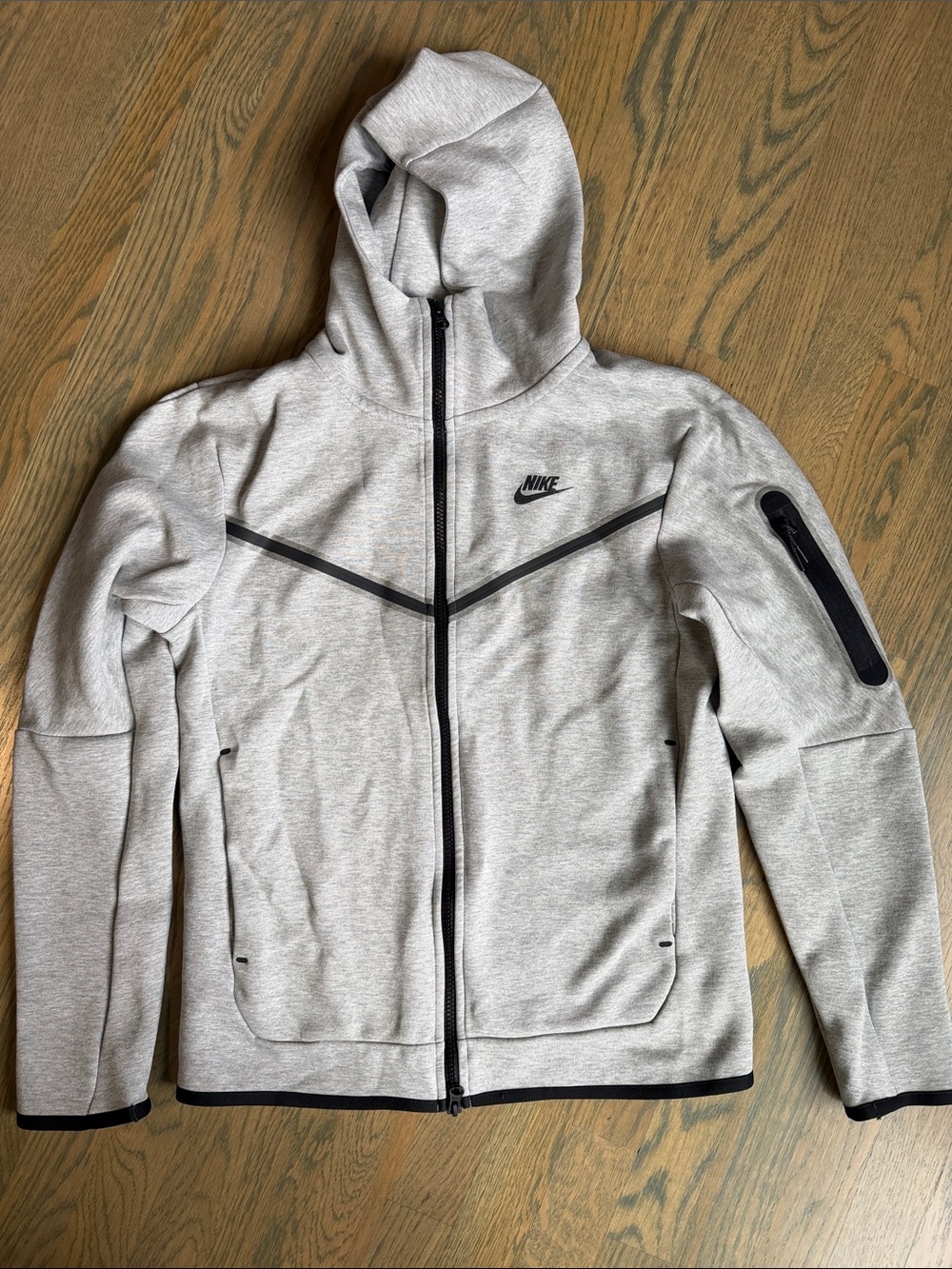 Nike Men’s Light Gray Full-Zip Performance Hoodie Jacket